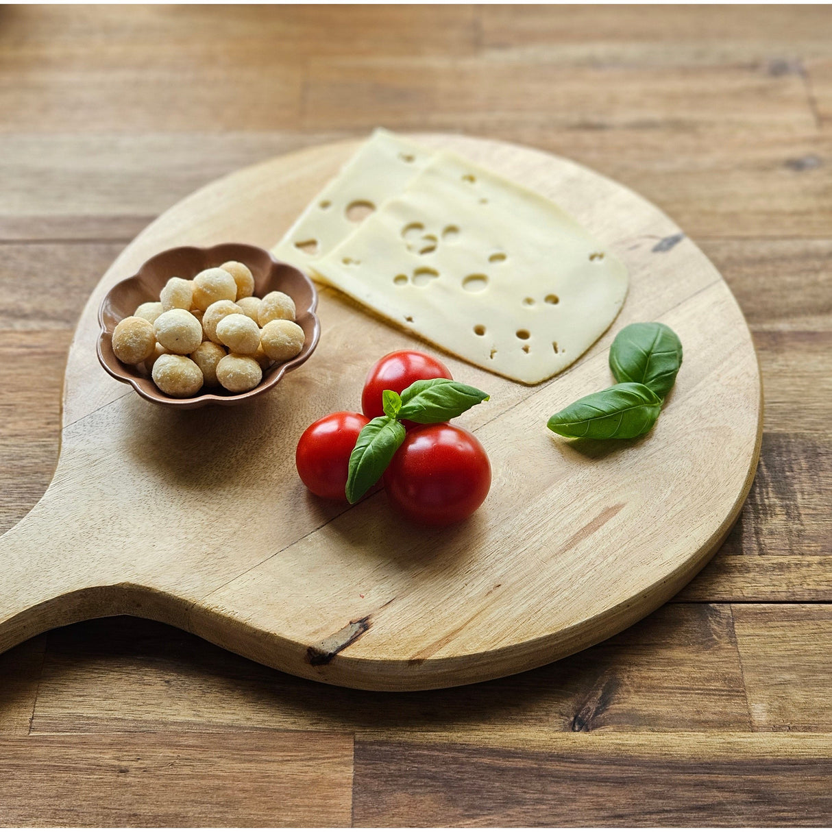 Serving tray round with handle mango wood 30 cm decorative tray cutting board