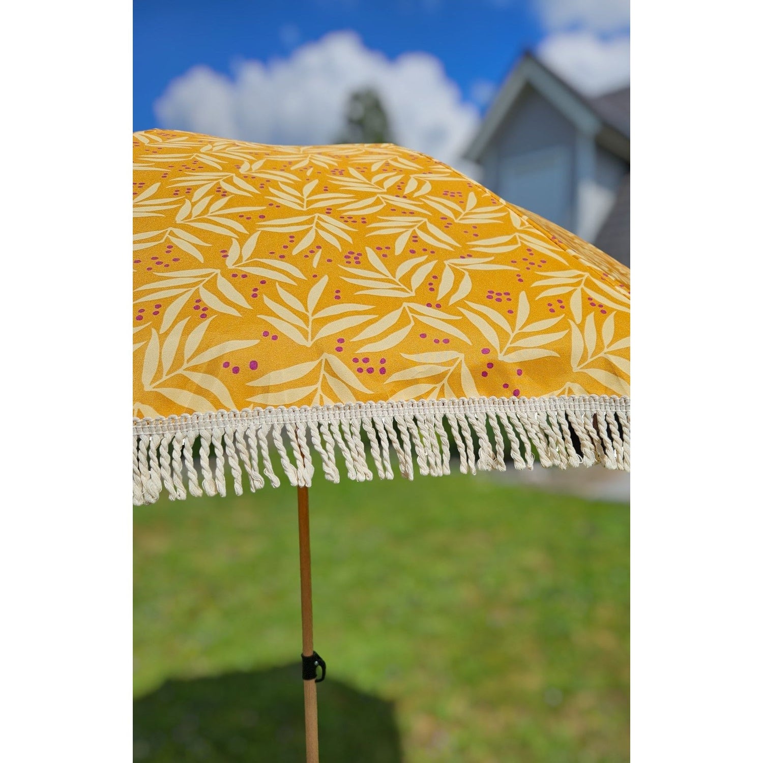 Parasol beach umbrella UV protection with bag fringes yellow Ø 170 cm
