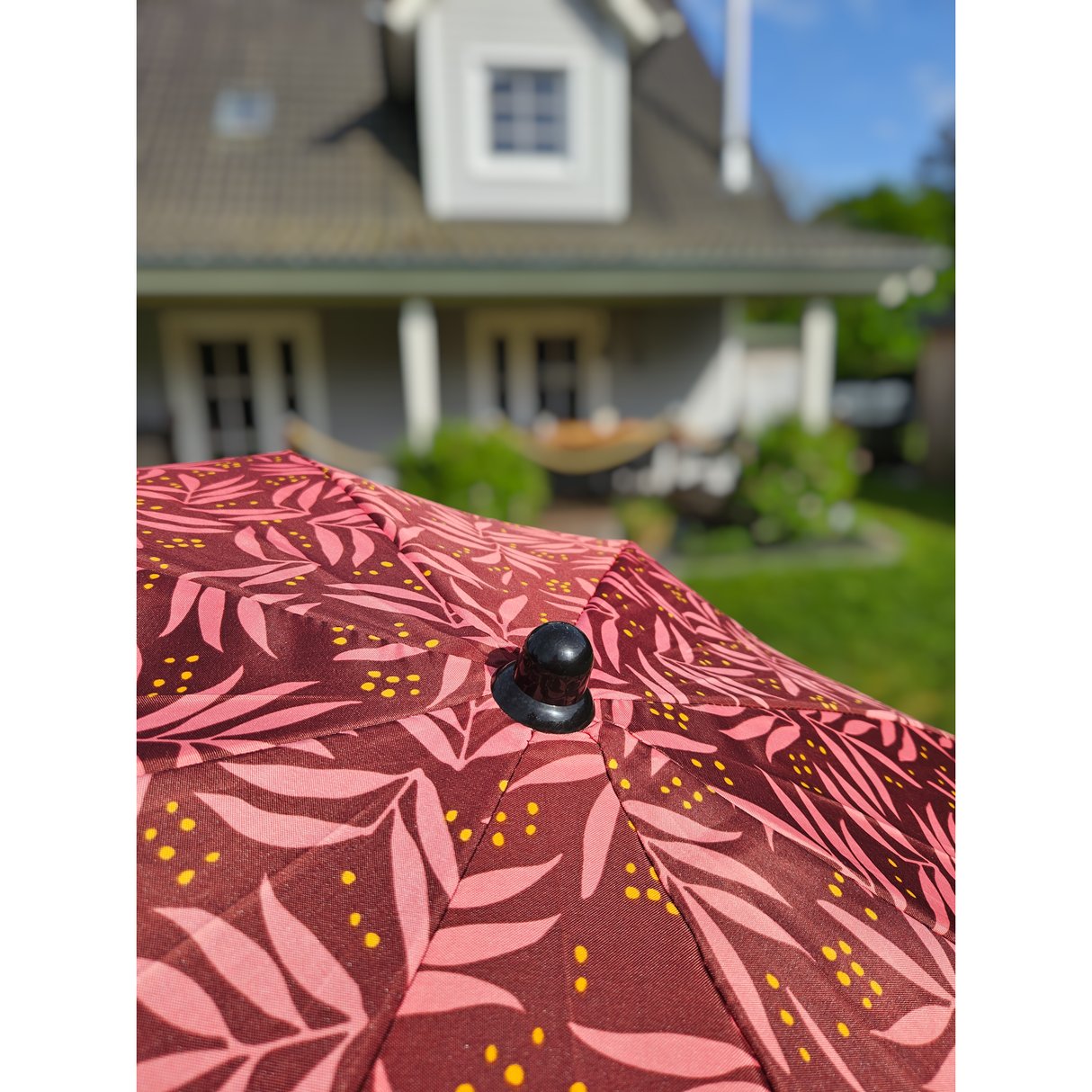 Parasol beach umbrella UV protection with bag fringes red Ø 170 cm