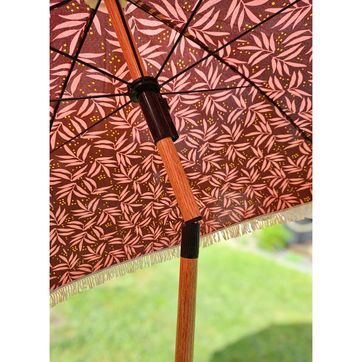 Parasol beach umbrella UV protection with bag fringes red Ø 170 cm