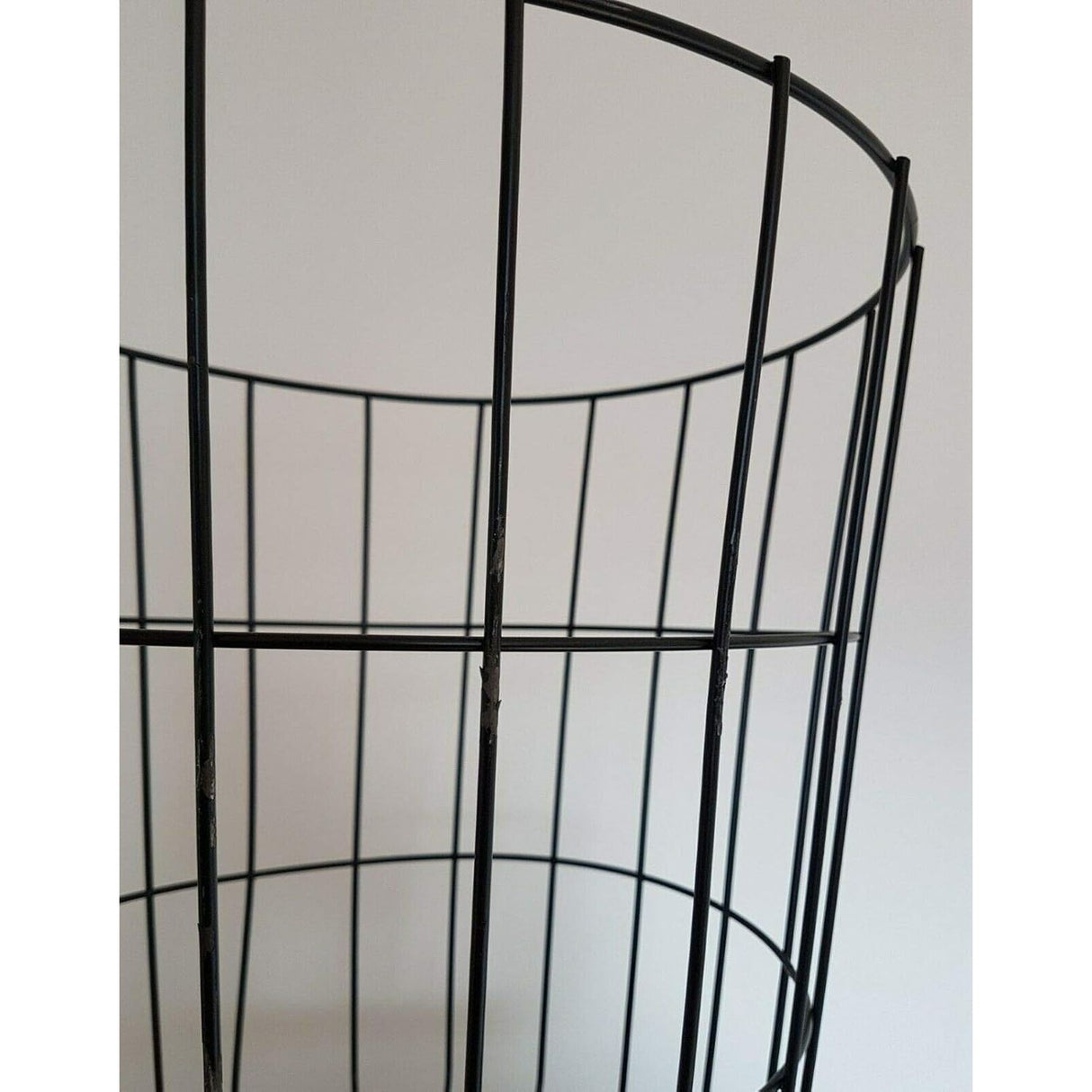 Beistelltisch Tisch Stauraum Korb Couchtisch Metall Nachttisch schwarz B-Ware