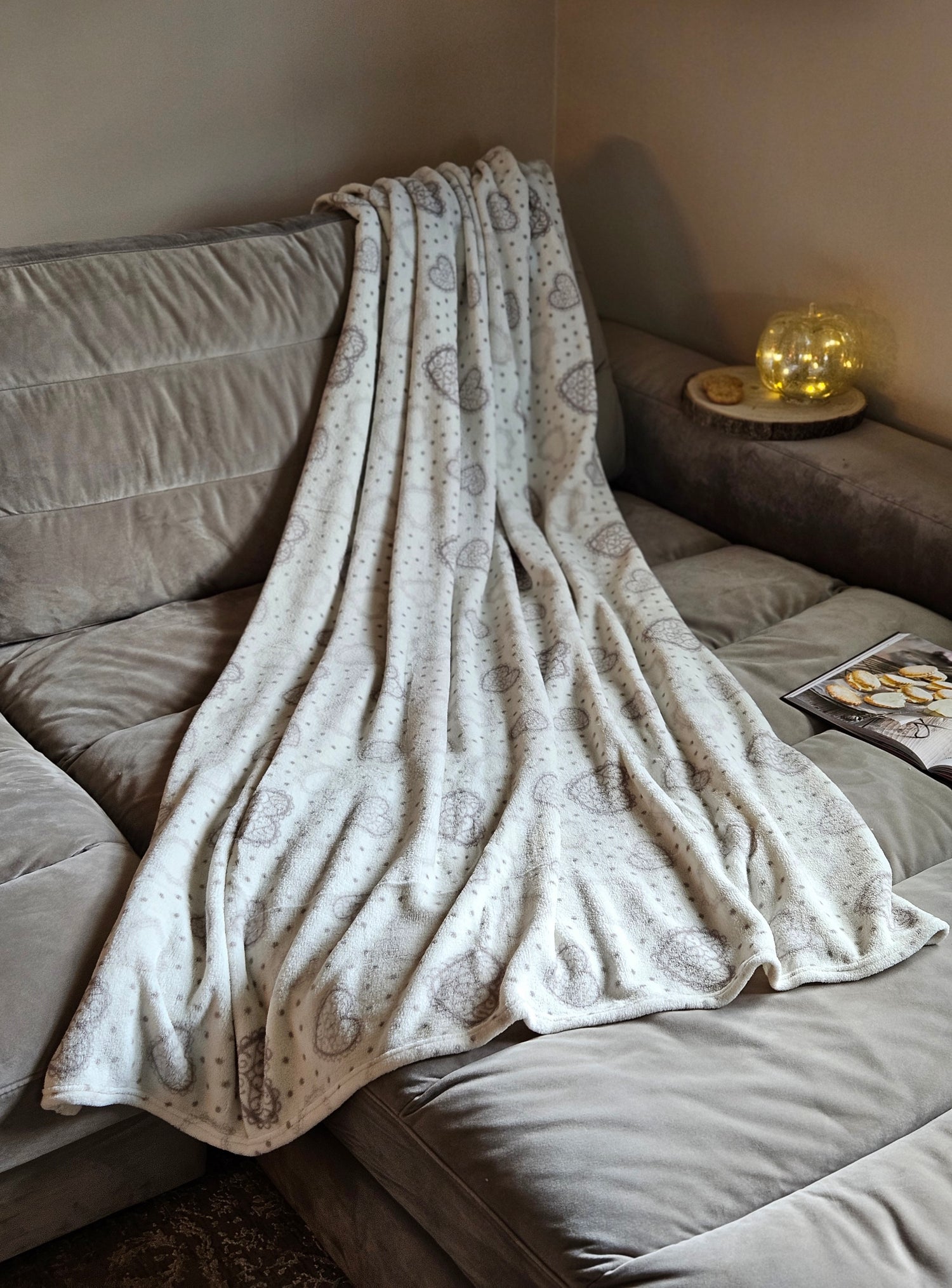 Kuscheldecke Decke Tagesdecke Herz 150x200 cm Creme Grau Beige Rot Wohndecke