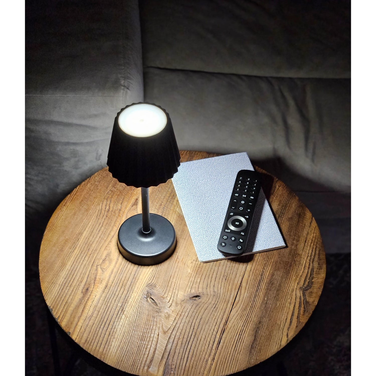 Tischleuchte Lampe Leuchte LED weiß schwarz Batterie Leselampe Nachttischlampe